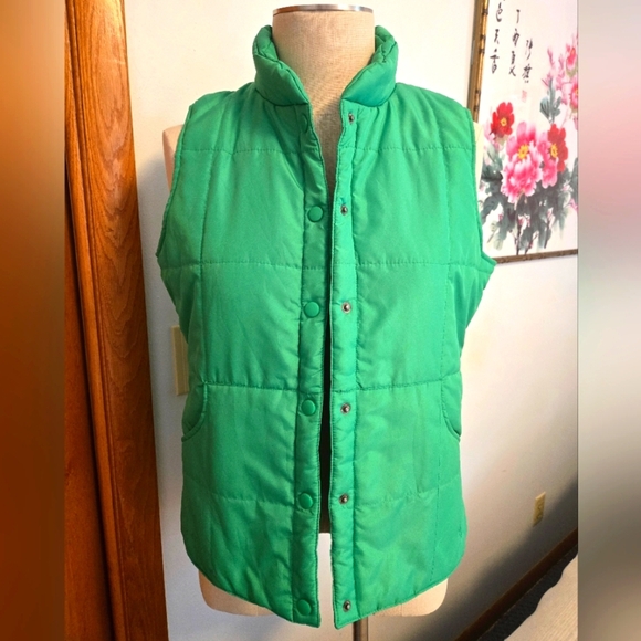 IZOD WOMEN'S GREEN PUFFER VEST. SIZE MEDIUM. - Picture 1 of 10